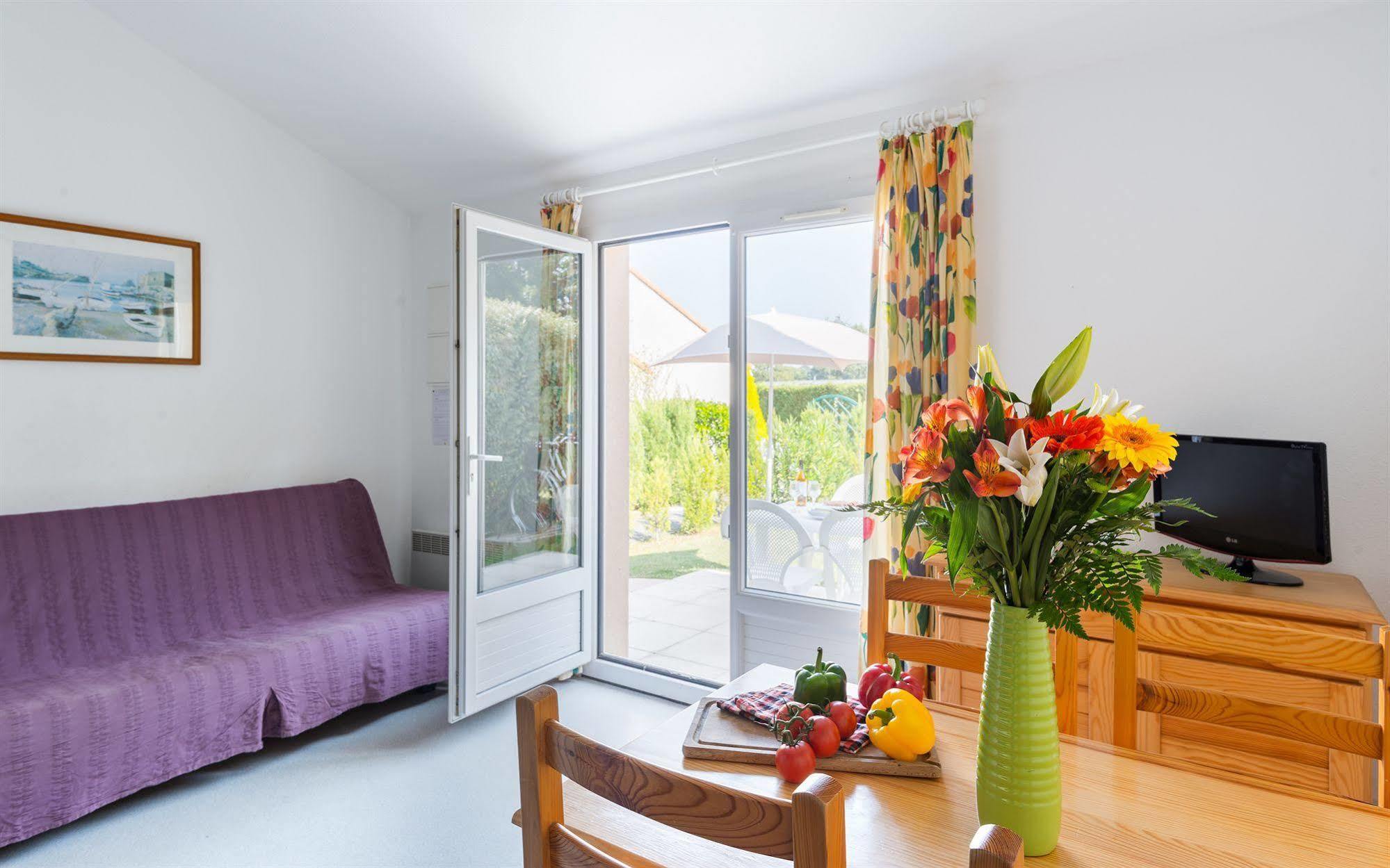 Lagrange Classic Le Clos Des Chenes Hotel Ле Мат Екстериор снимка