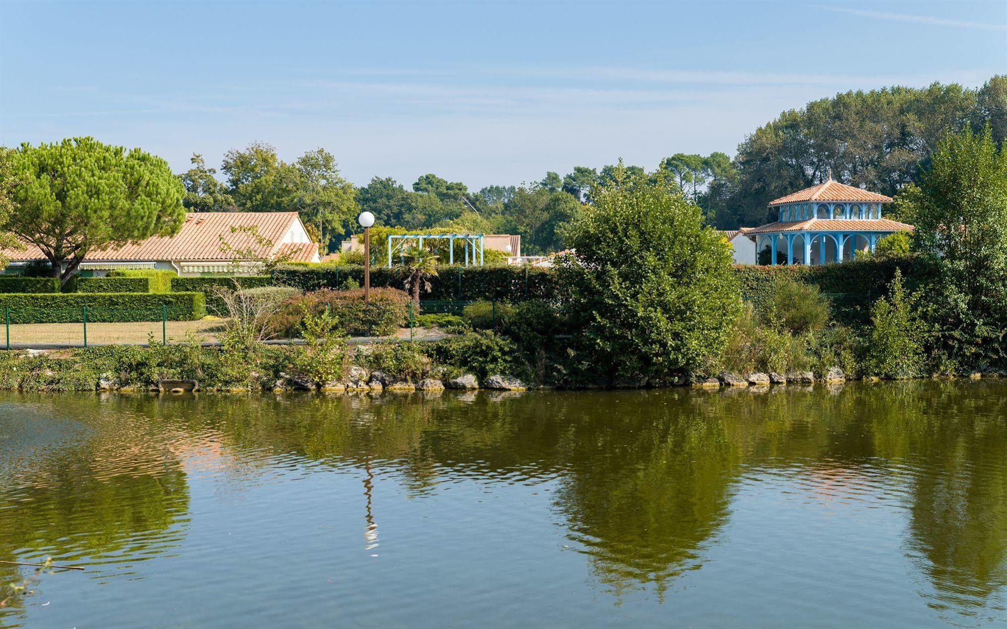 Lagrange Classic Le Clos Des Chenes Hotel Ле Мат Екстериор снимка